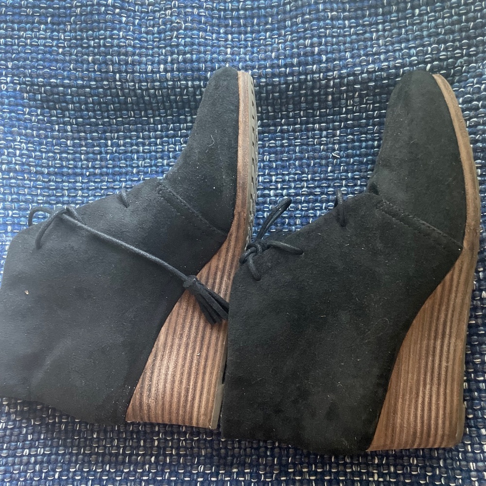 Dakota Wedge Bootie sz 9.0
